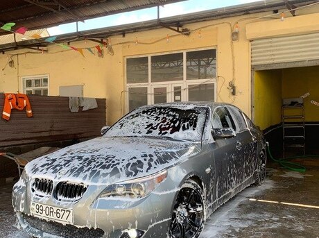 BMW 525