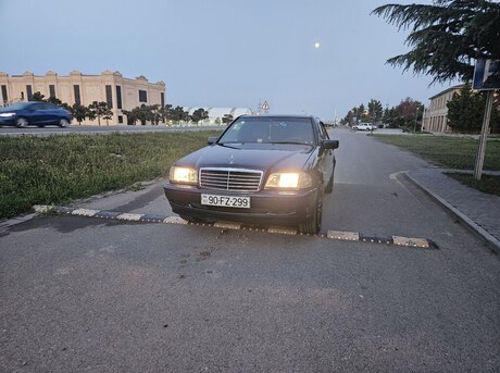 Mercedes C 200