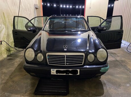 Mercedes E 220