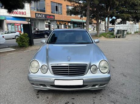 Mercedes E 240