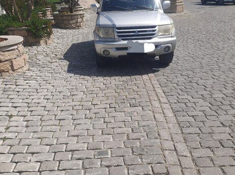 Mitsubishi Pajero io