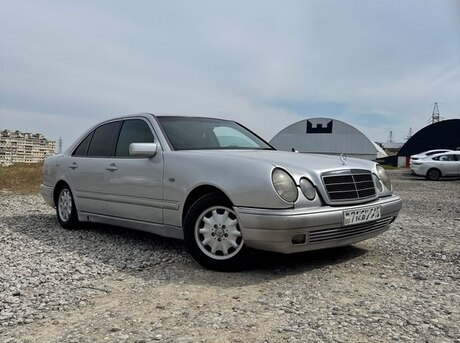 Mercedes E 220