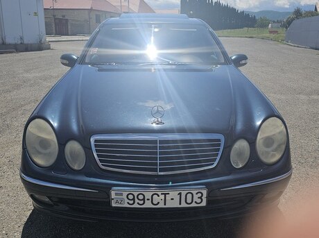 Mercedes E 240