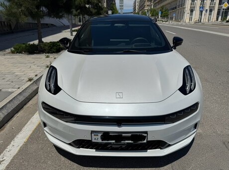 ZEEKR 001