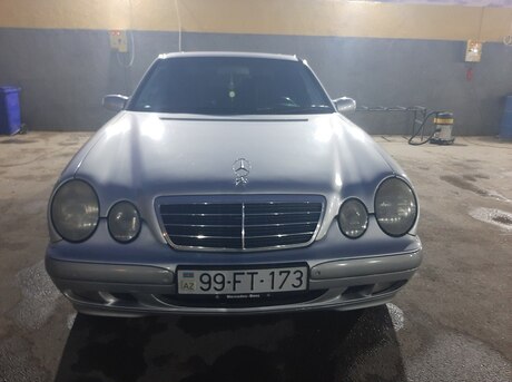 Mercedes E 220