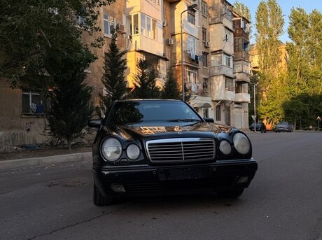 Mercedes E 320