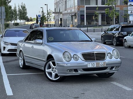 Mercedes E 270