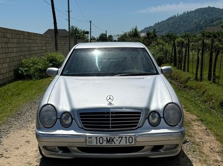 Mercedes E 240