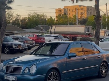 Mercedes E 200