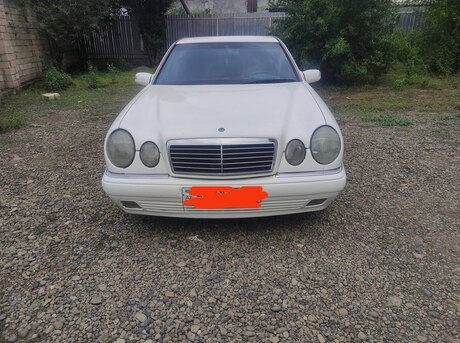 Mercedes E 240