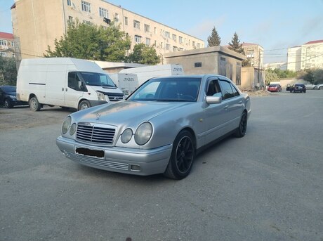 Mercedes E 320