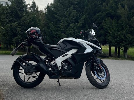 Bajaj Pulsar RS 200