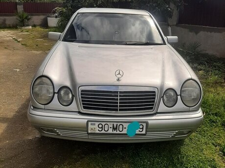 Mercedes E 230