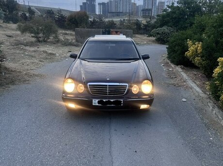 Mercedes E 200