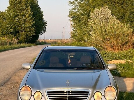 Mercedes E 240