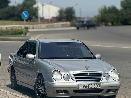 Mercedes E 220