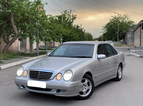 Mercedes E 240
