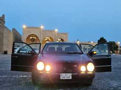 Mercedes E 200