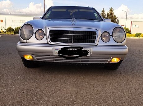 Mercedes E 200