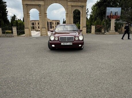 Mercedes E 230