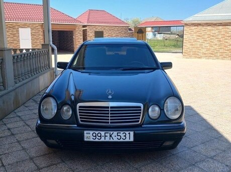 Mercedes E 200
