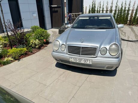 Mercedes E 200