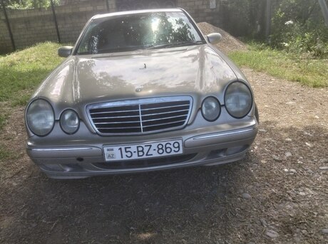 Mercedes E 240