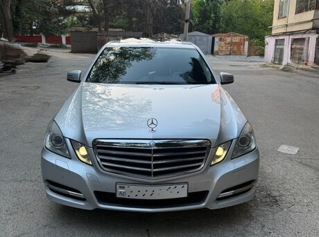 Mercedes E 200
