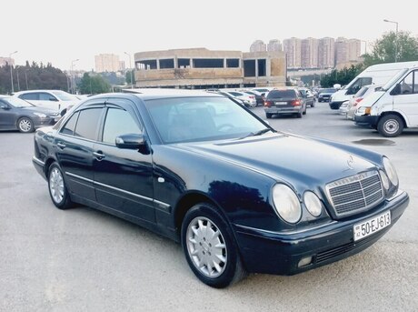 Mercedes E 240