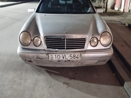 Mercedes E 230