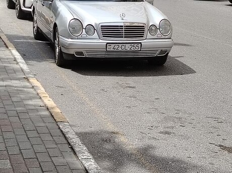 Mercedes E 240