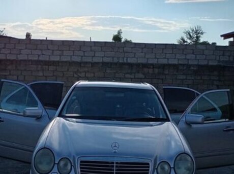 Mercedes E 240