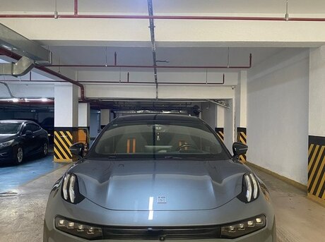 ZEEKR 001