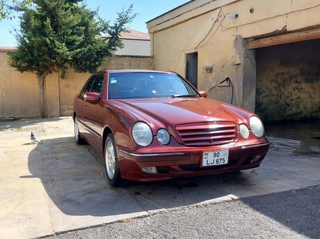 Mercedes E 200