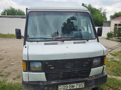 Mercedes Sprinter 208