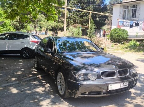 BMW 745