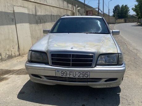 Mercedes C 200