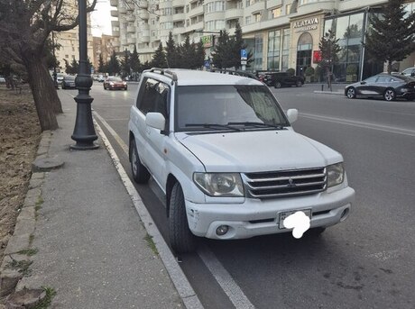 Mitsubishi Pajero io