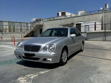 Mercedes E 220