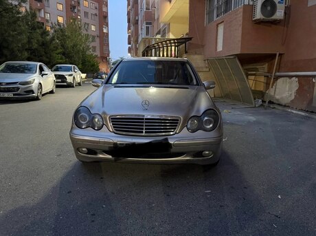 Mercedes C 240