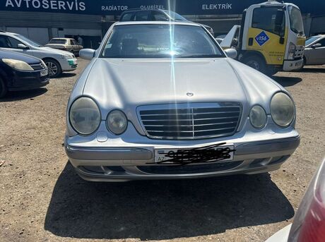 Mercedes E 240