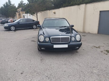 Mercedes E 320