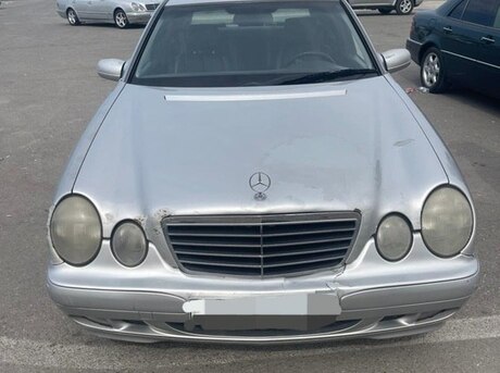 Mercedes E 200