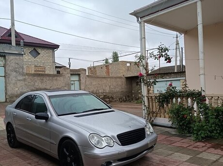 Mercedes C 200