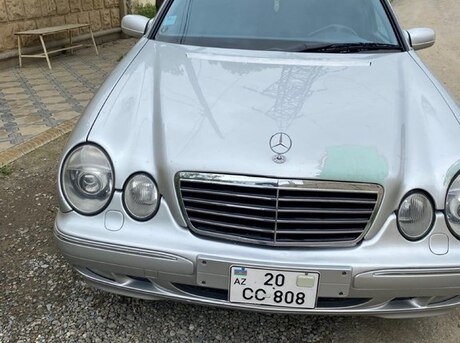 Mercedes E 240