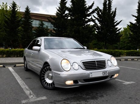 Mercedes E 200
