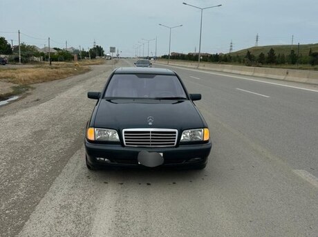 Mercedes C 200