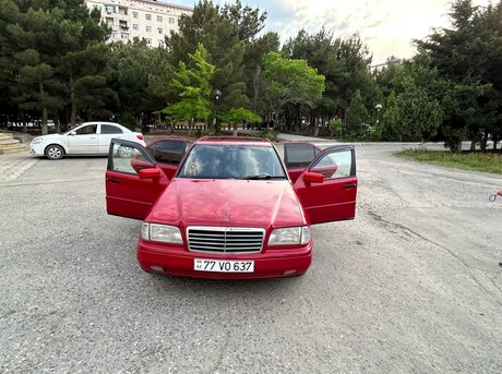 Mercedes C 200