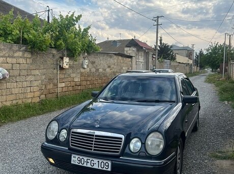 Mercedes E 240