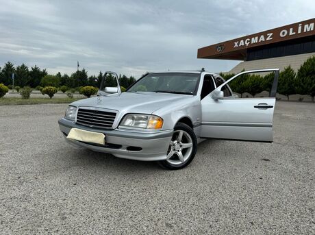 Mercedes C 200